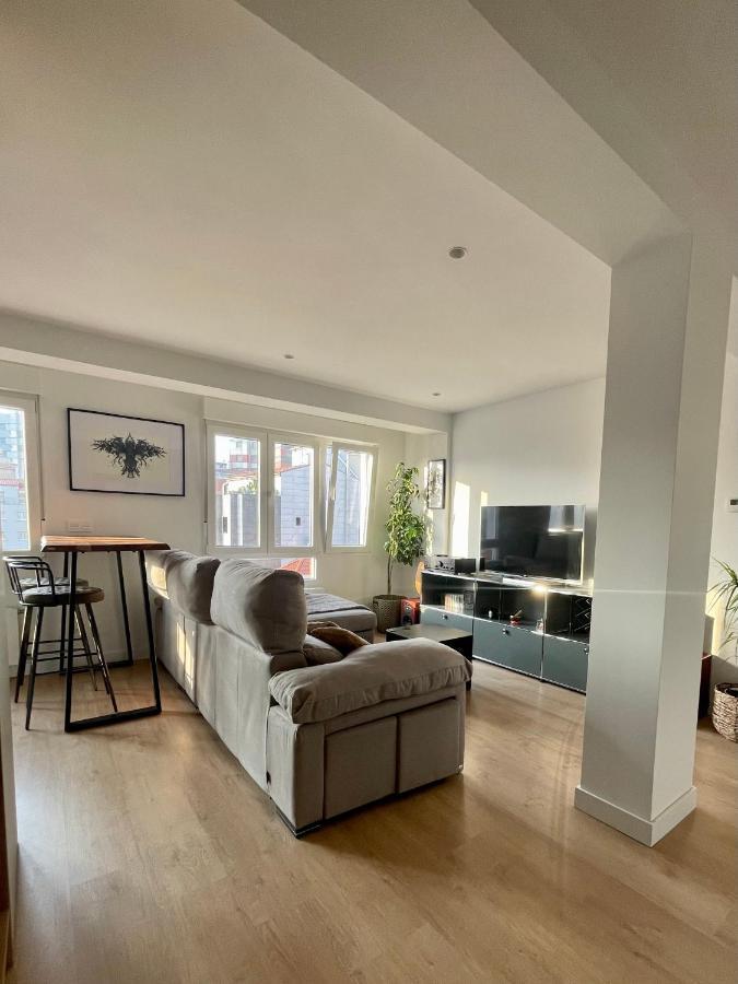 Piso De 2 Habitaciones En Centro, Zona Muy Tranquila Con Playa A 2 Min Andando Gijón Esterno foto