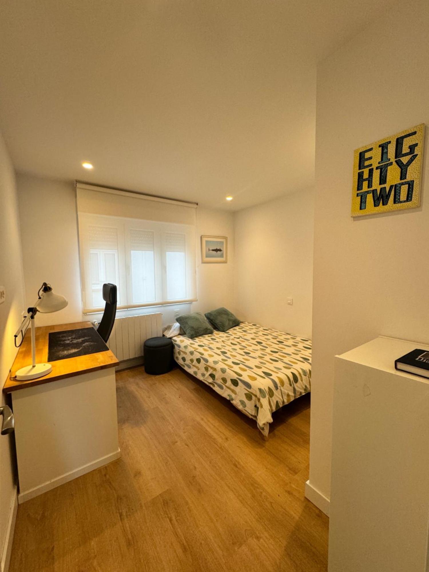Piso De 2 Habitaciones En Centro, Zona Muy Tranquila Con Playa A 2 Min Andando Gijón Esterno foto