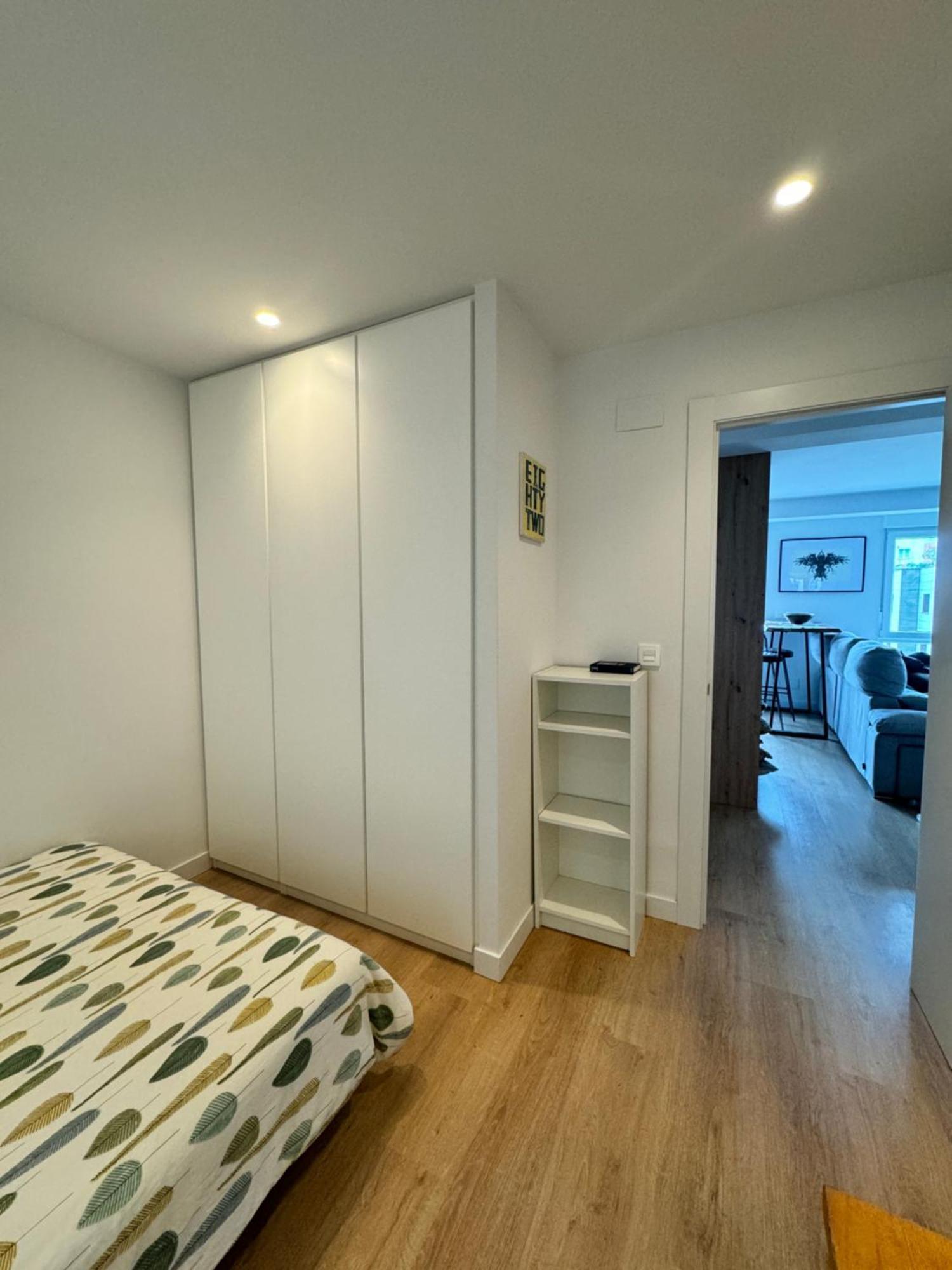 Piso De 2 Habitaciones En Centro, Zona Muy Tranquila Con Playa A 2 Min Andando Gijón Esterno foto