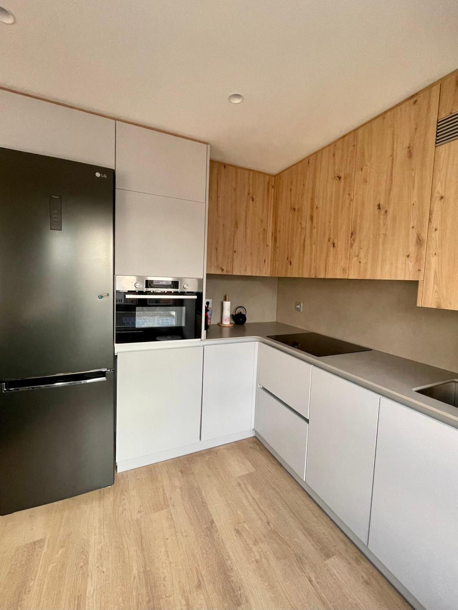 Piso De 2 Habitaciones En Centro, Zona Muy Tranquila Con Playa A 2 Min Andando Gijón Esterno foto