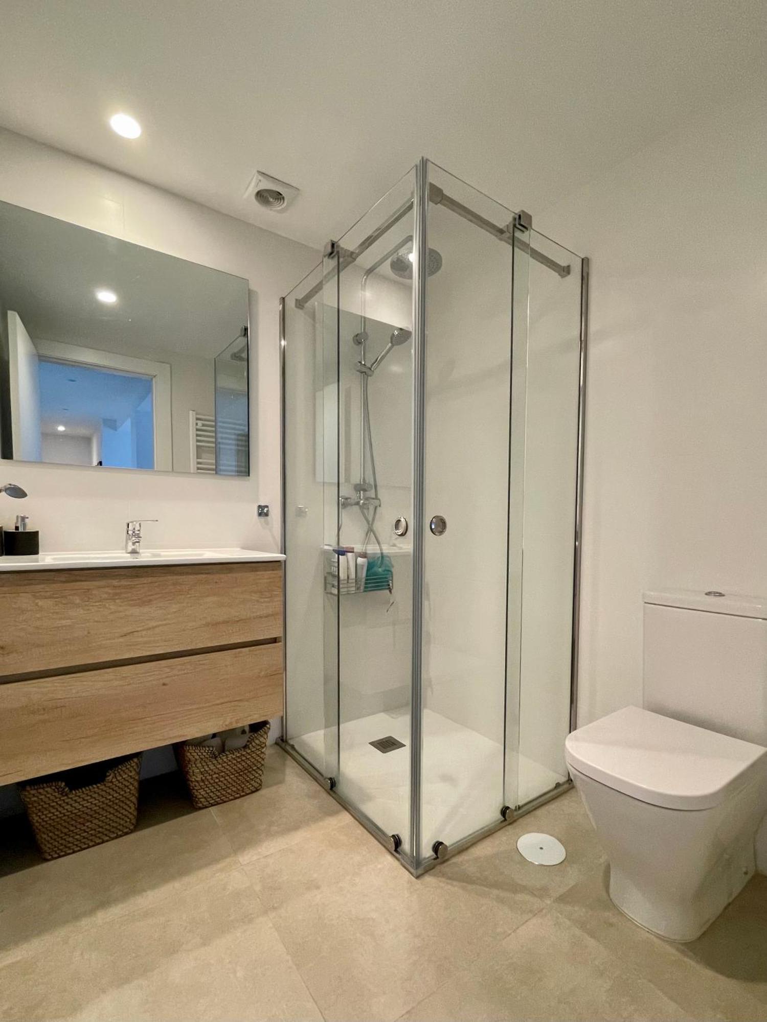 Piso De 2 Habitaciones En Centro, Zona Muy Tranquila Con Playa A 2 Min Andando Gijón Esterno foto