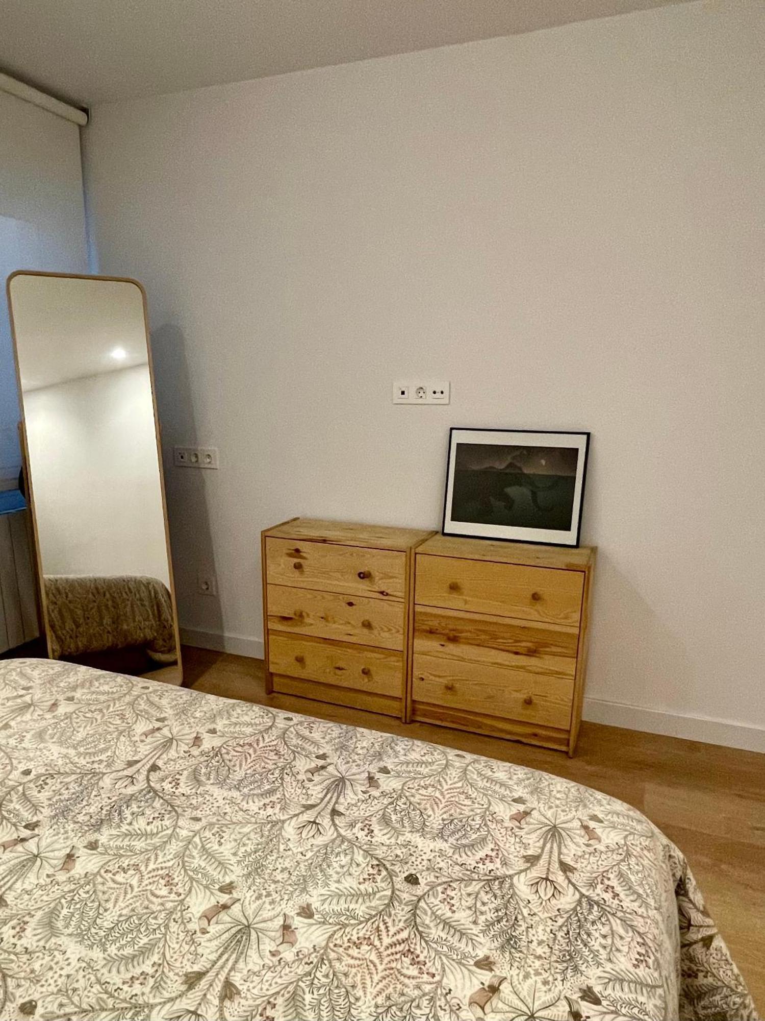 Piso De 2 Habitaciones En Centro, Zona Muy Tranquila Con Playa A 2 Min Andando Gijón Esterno foto